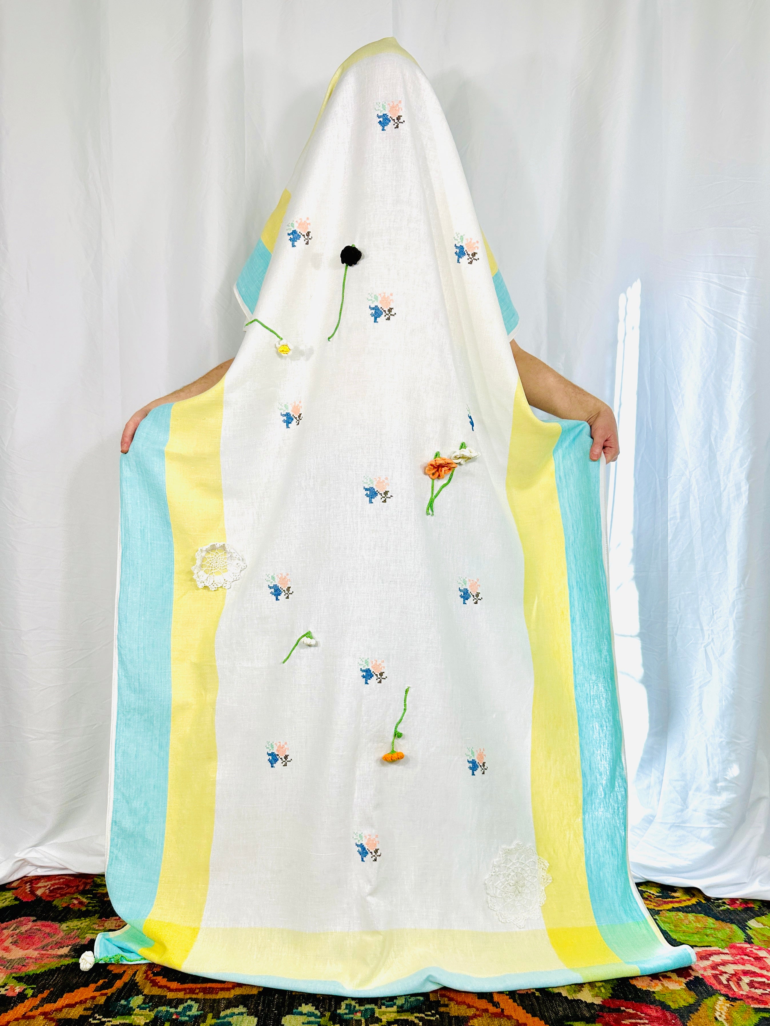 THE LINEN TABLECLOTH