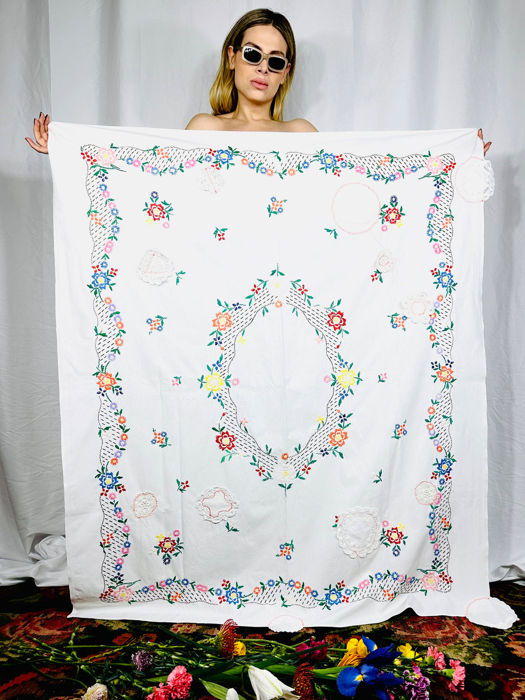 FLORAL DOILIES TABLECLOTH