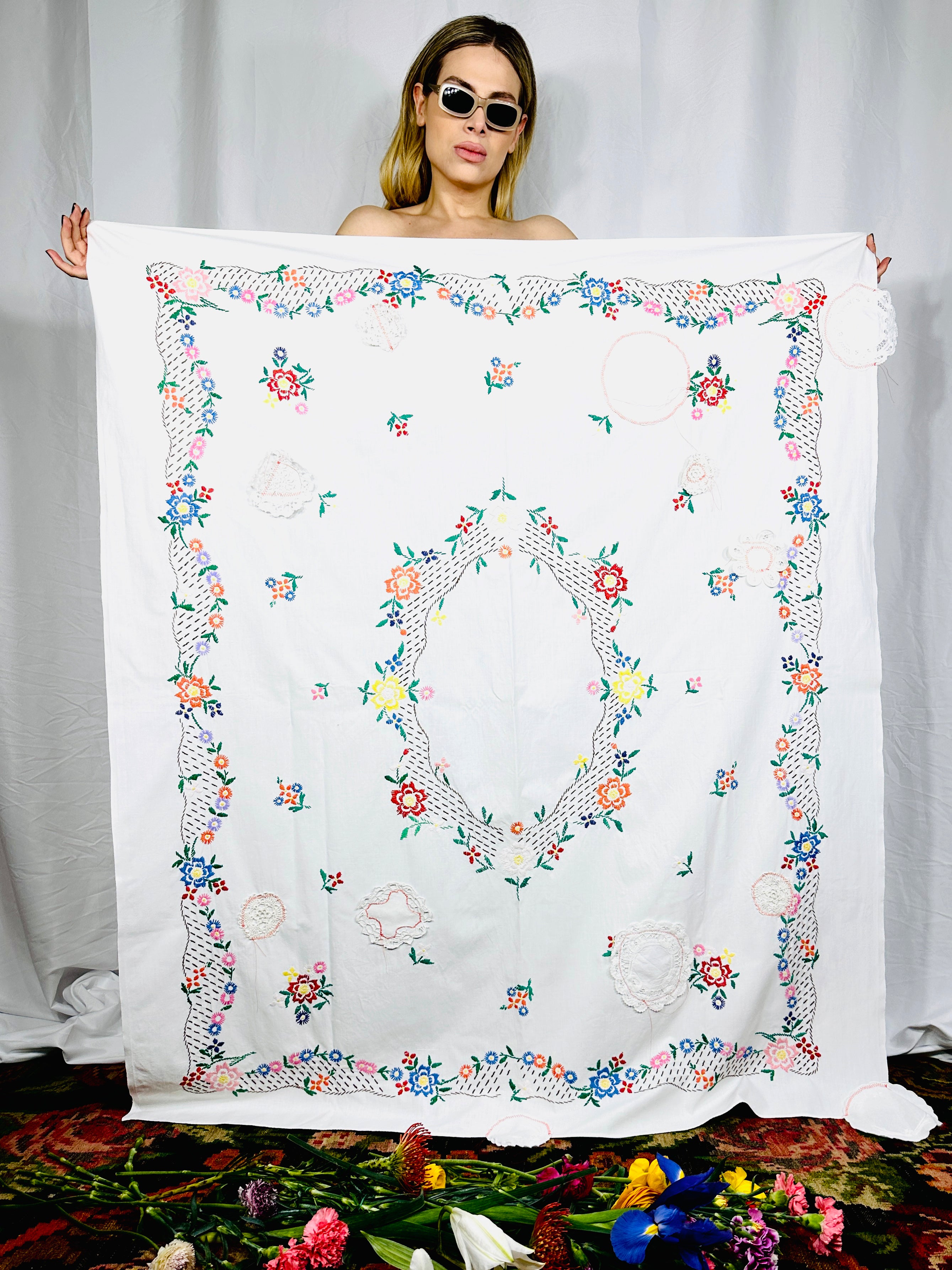 FLORAL DOILIES TABLECLOTH