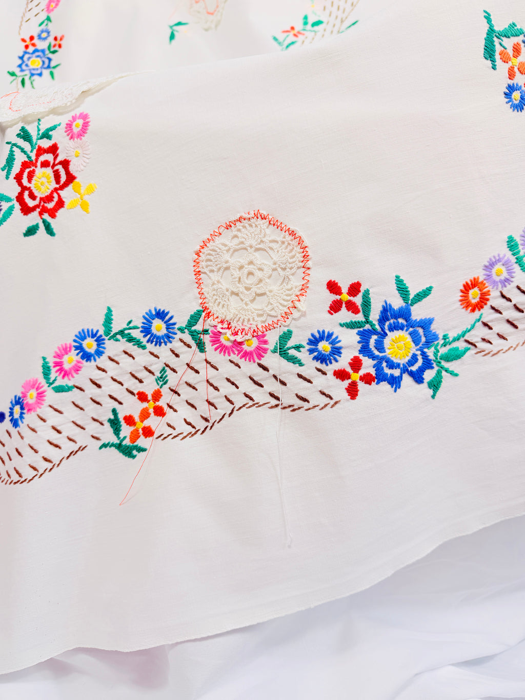 FLORAL DOILIES TABLECLOTH