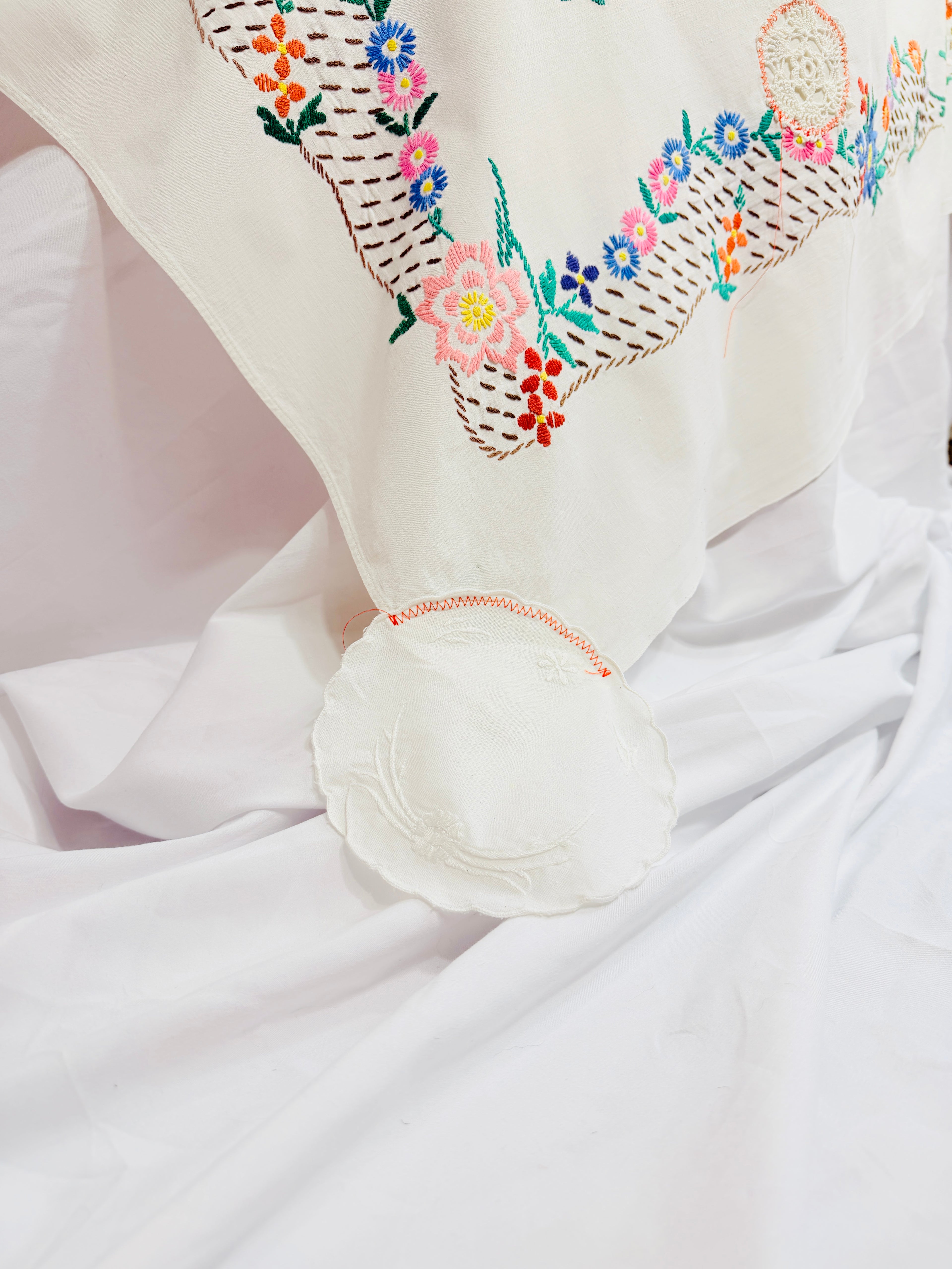 FLORAL DOILIES TABLECLOTH