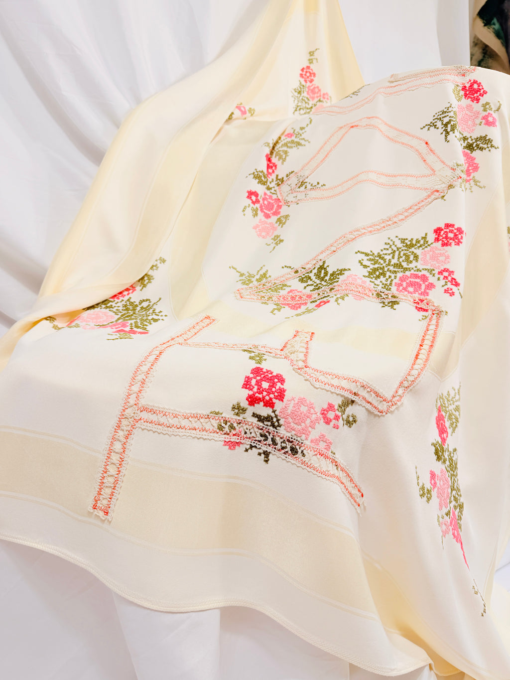TENDER TABLECLOTH