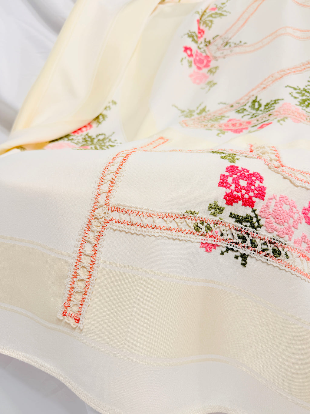 TENDER TABLECLOTH