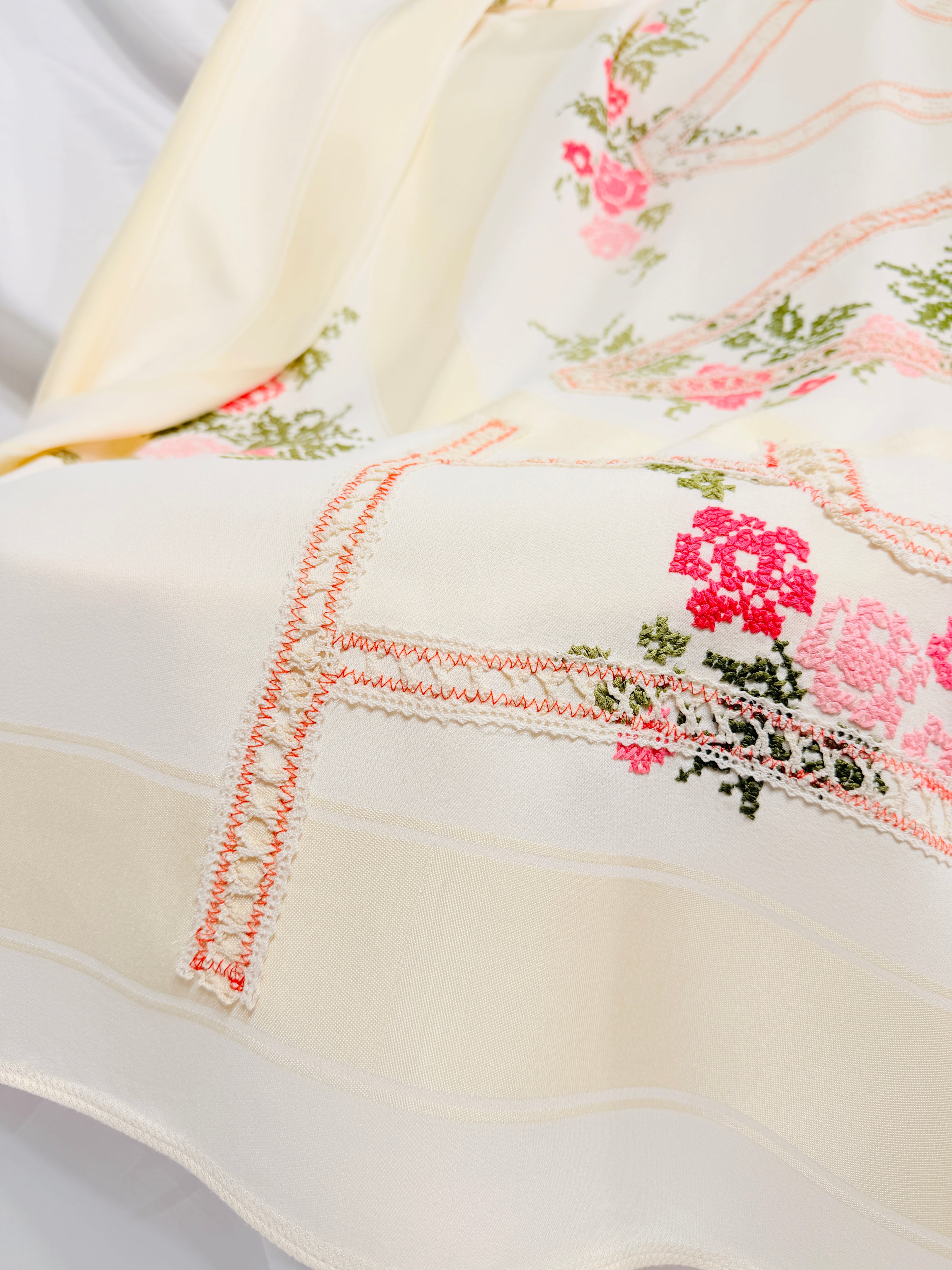 TENDER TABLECLOTH