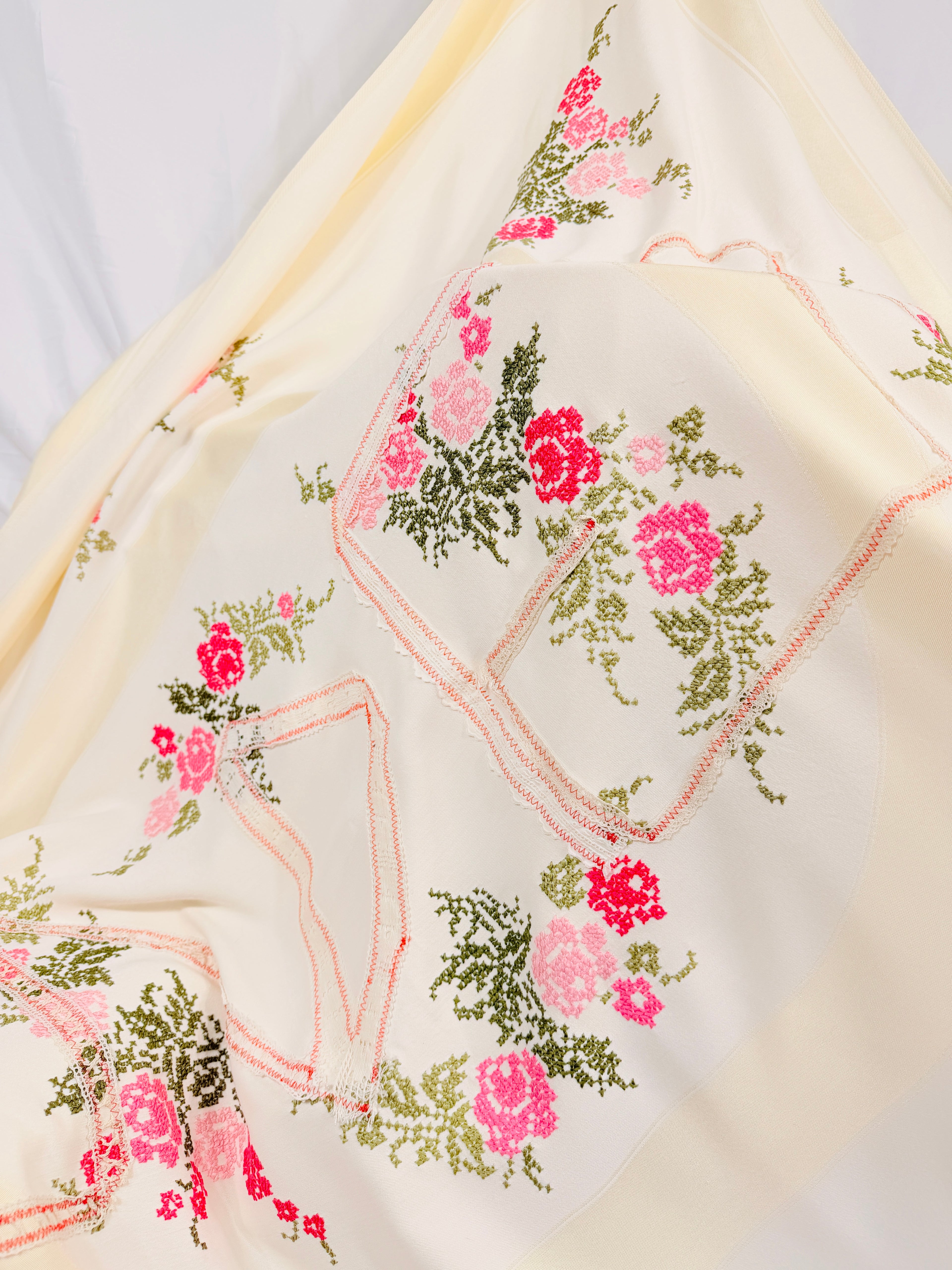 TENDER TABLECLOTH