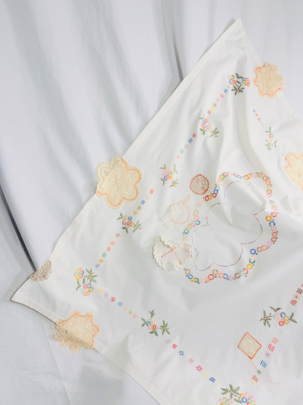 DOILIES TABLECLOTH