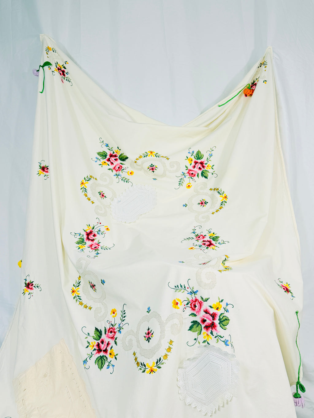THE BIB TABLECLOTH