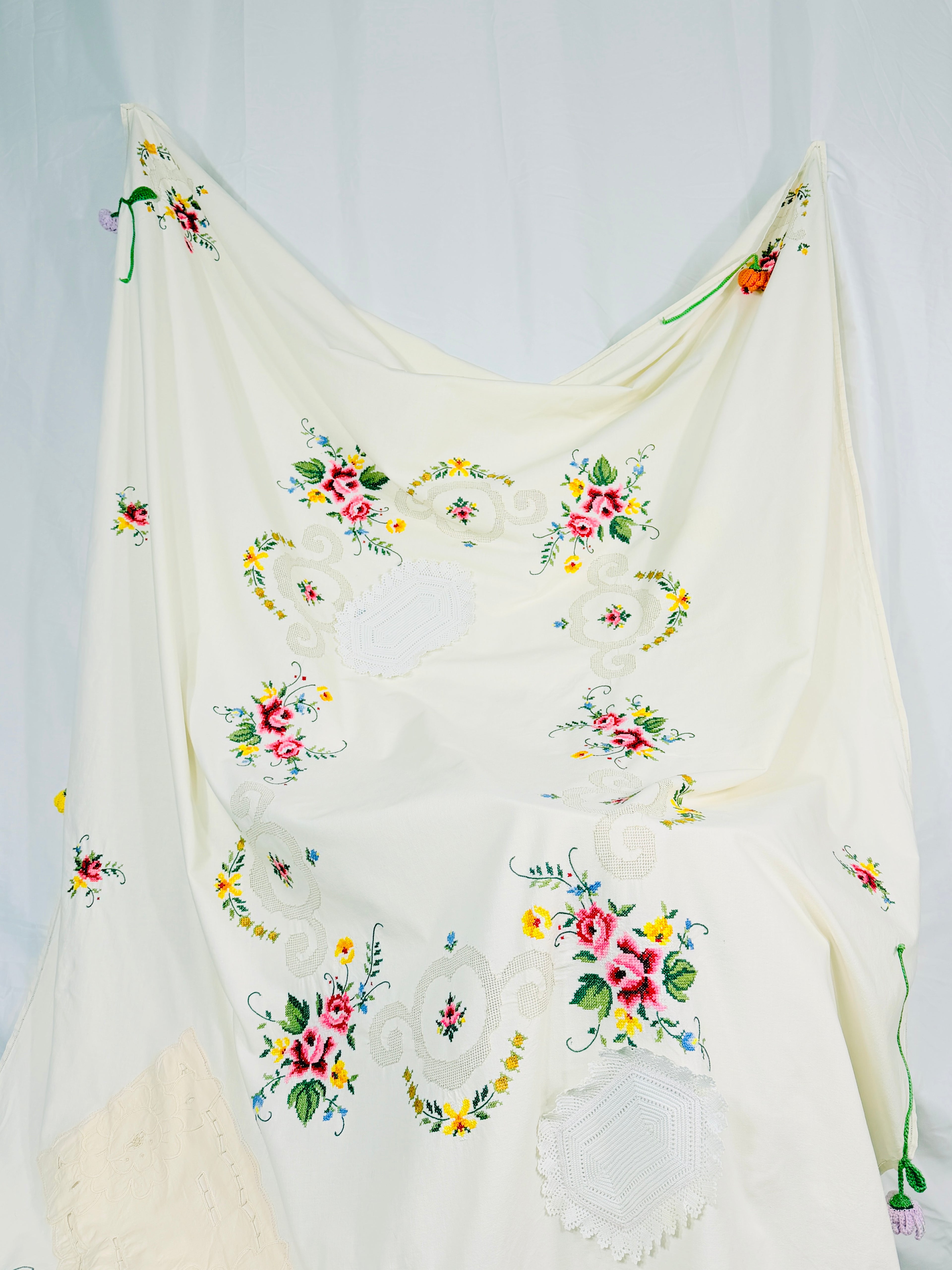 THE BIB TABLECLOTH