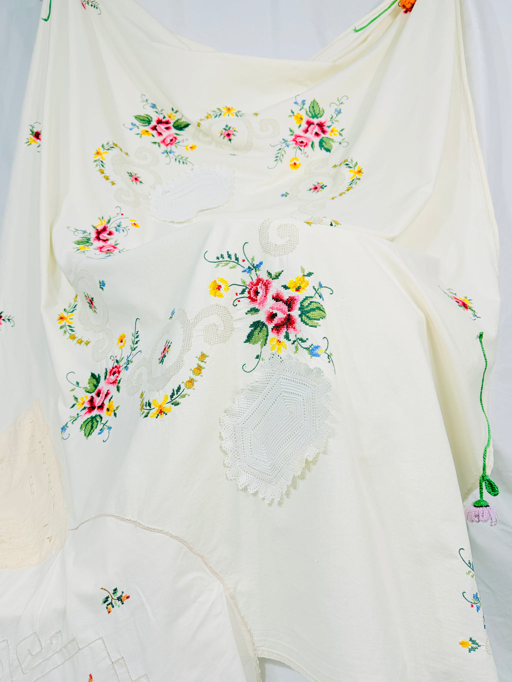 THE BIB TABLECLOTH