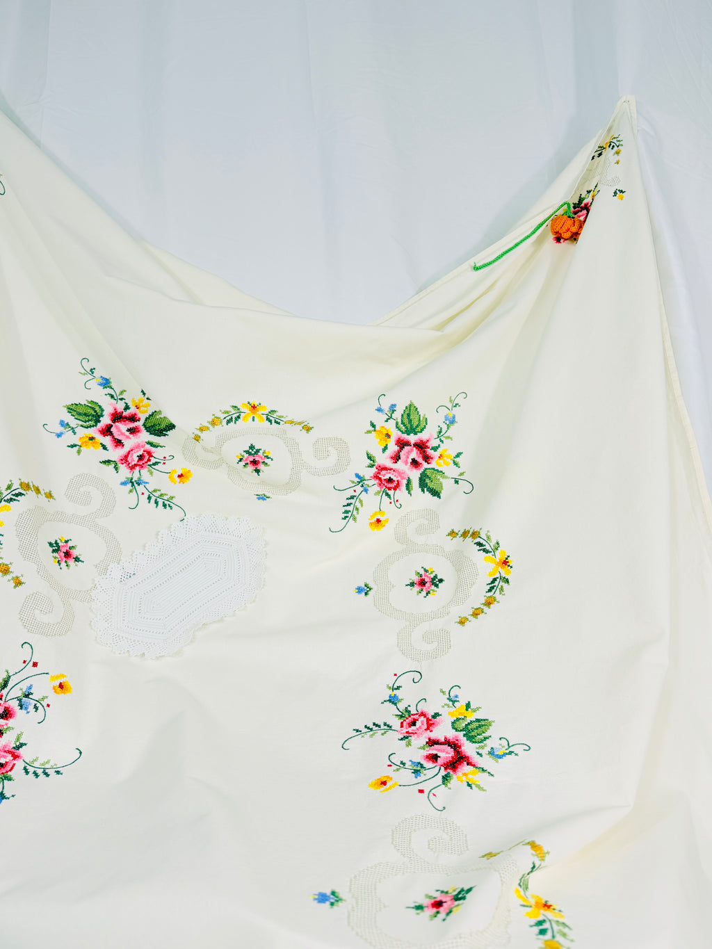 THE BIB TABLECLOTH