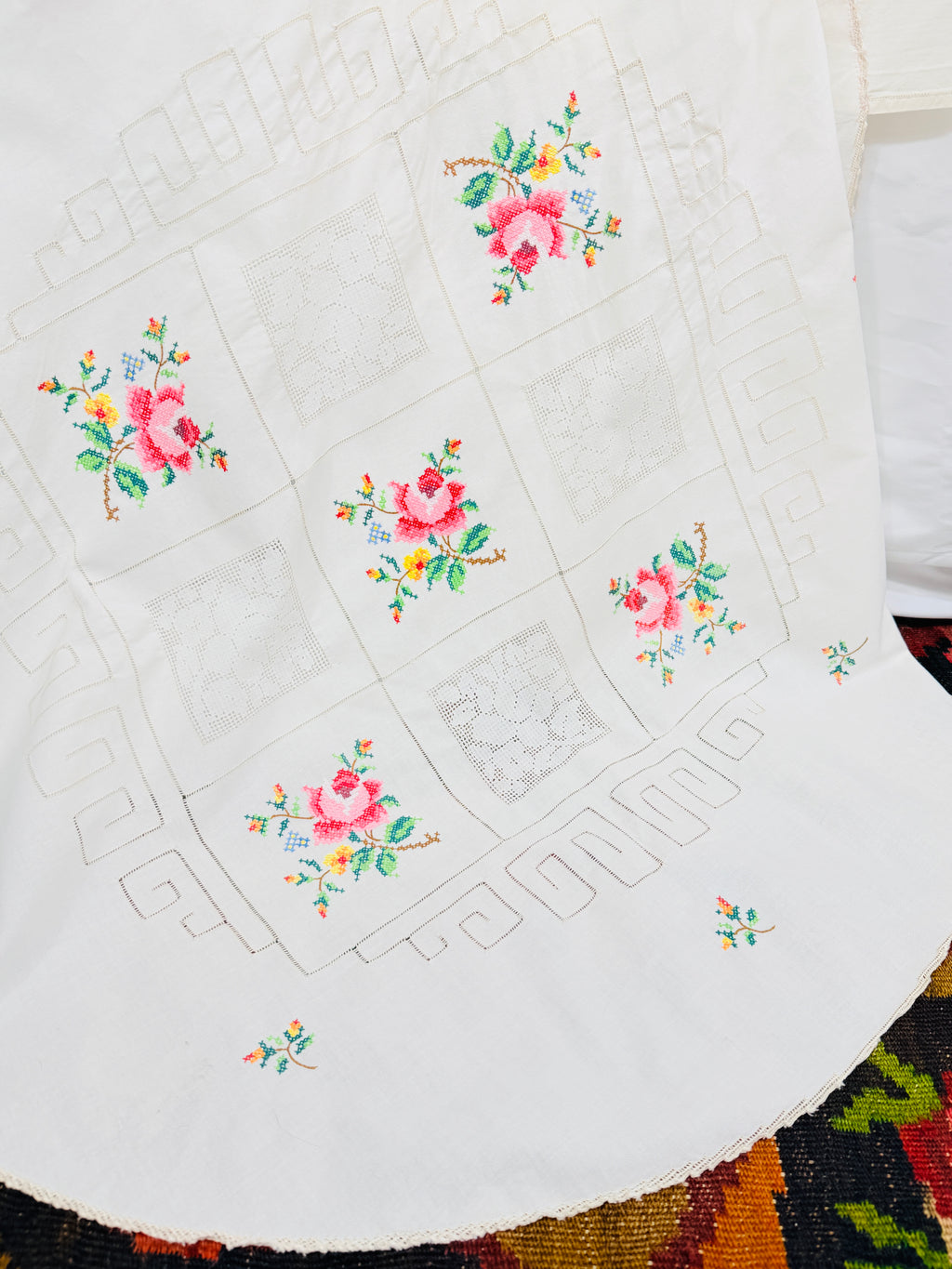 THE BIB TABLECLOTH