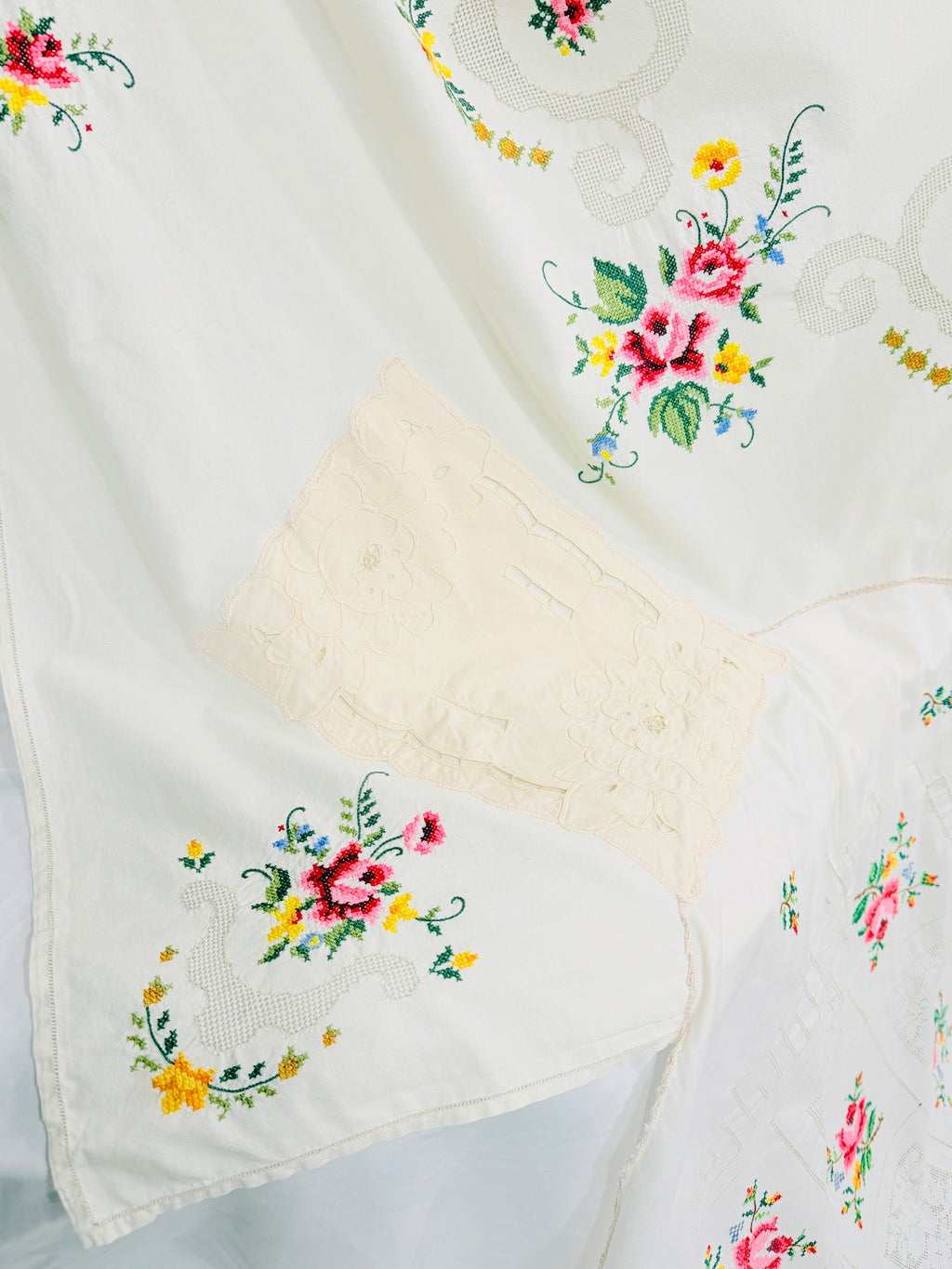 THE BIB TABLECLOTH