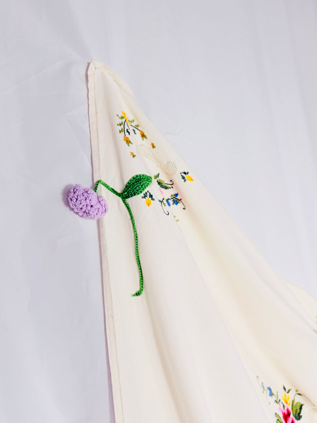 THE BIB TABLECLOTH