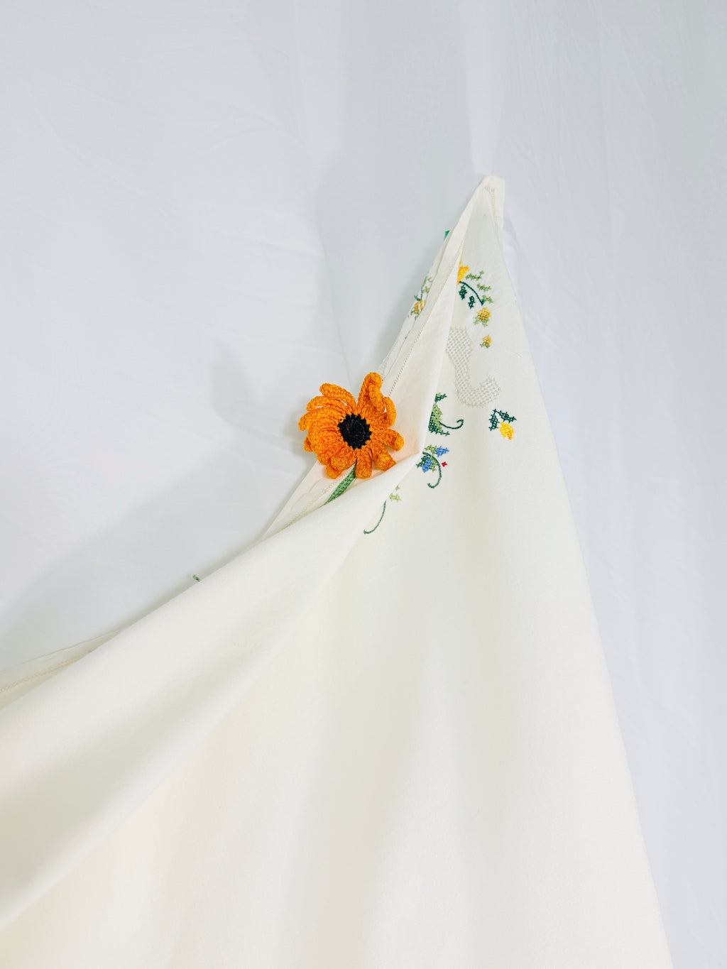 THE BIB TABLECLOTH
