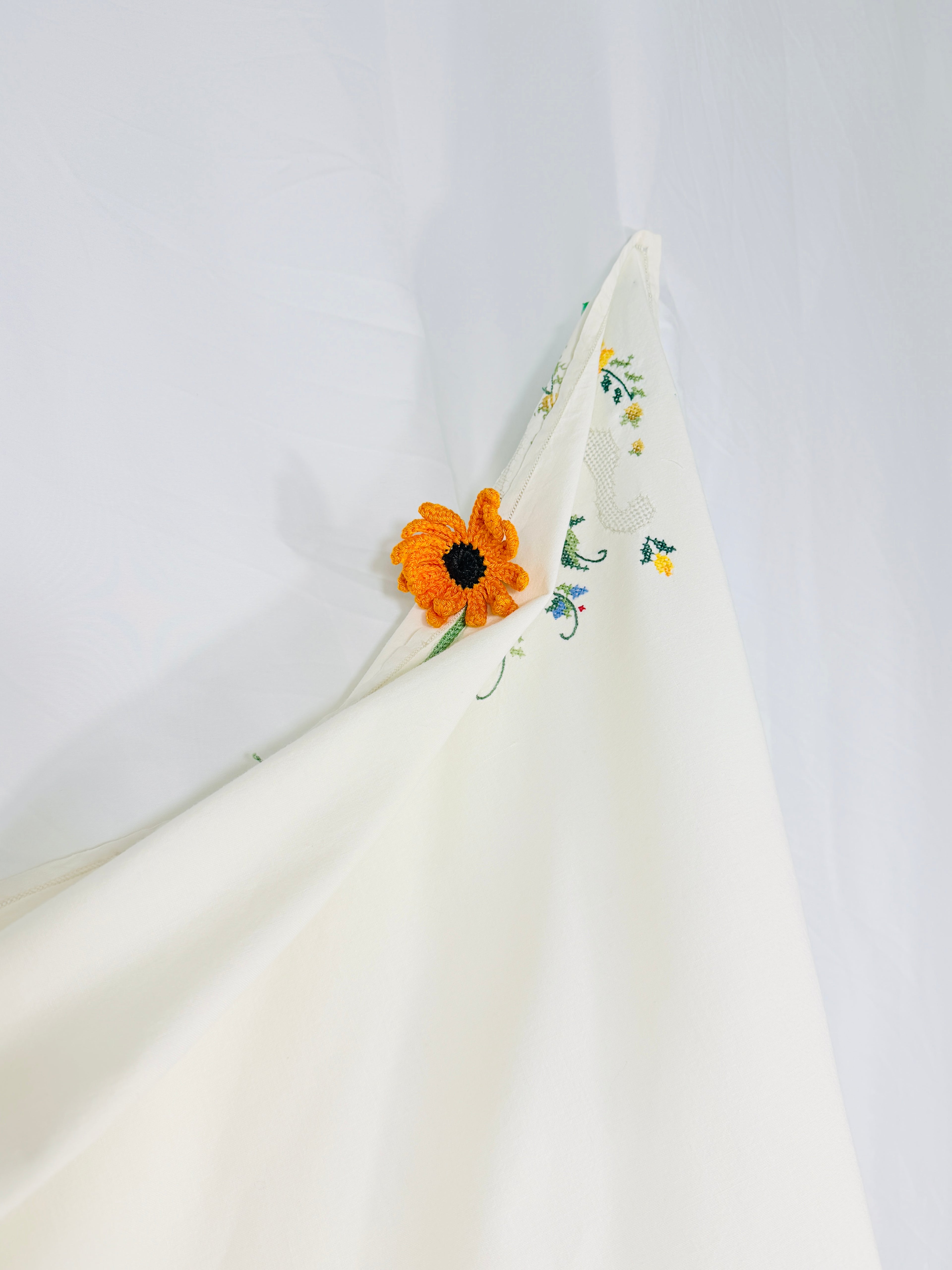 THE BIB TABLECLOTH