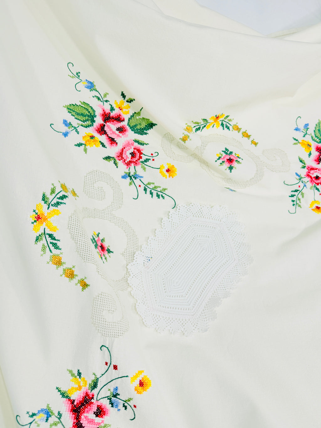 THE BIB TABLECLOTH