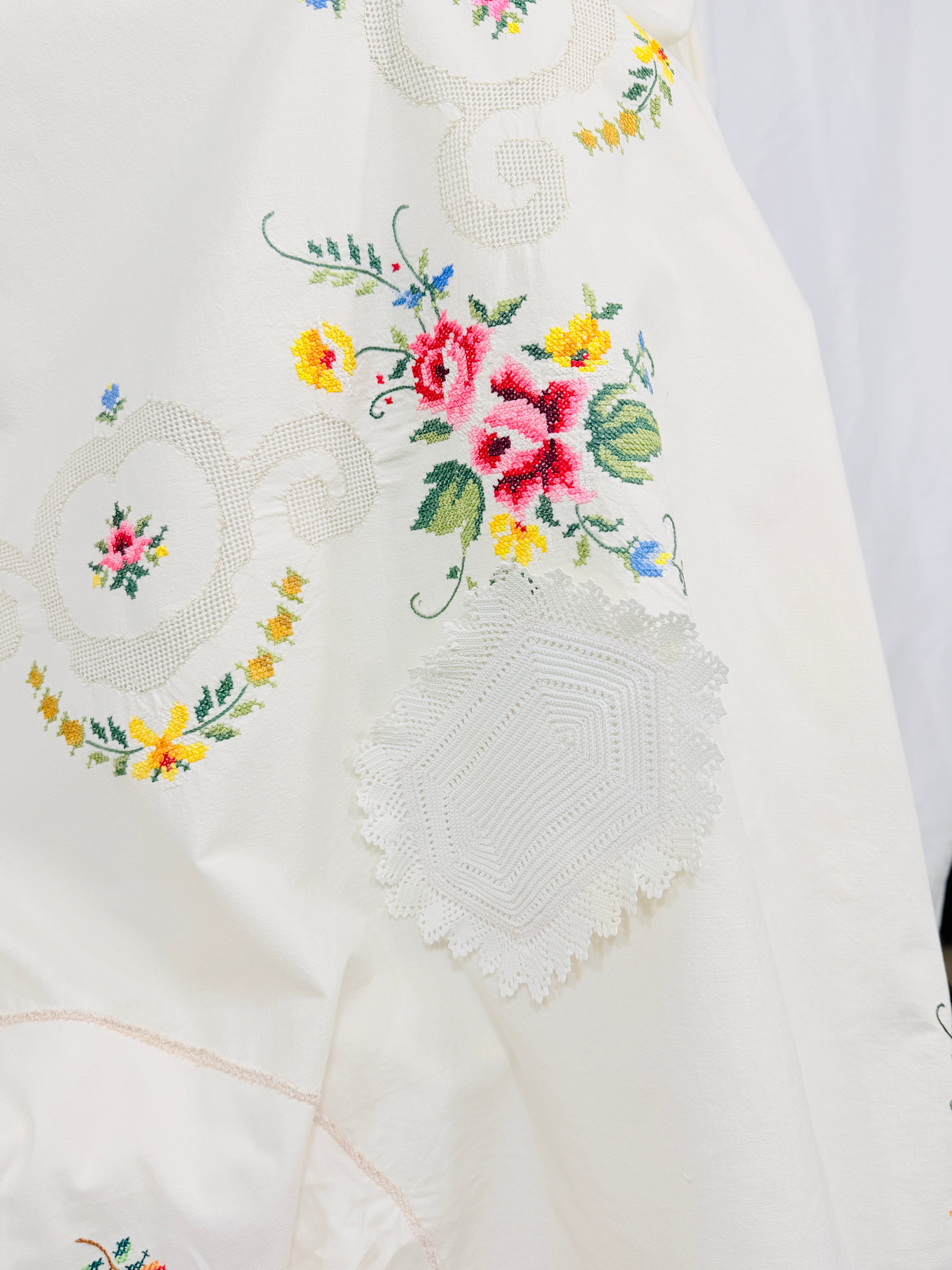 THE BIB TABLECLOTH