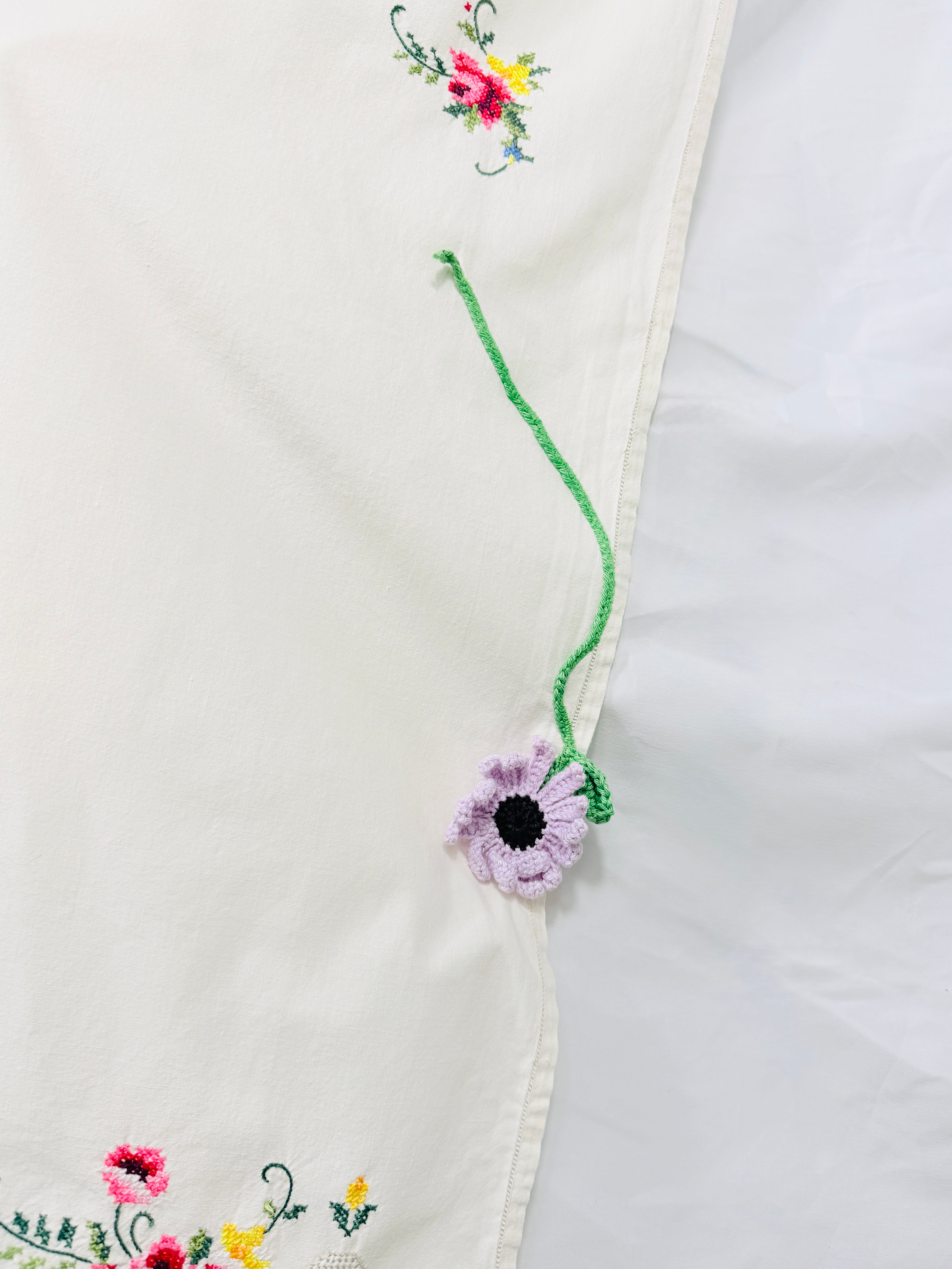 THE BIB TABLECLOTH