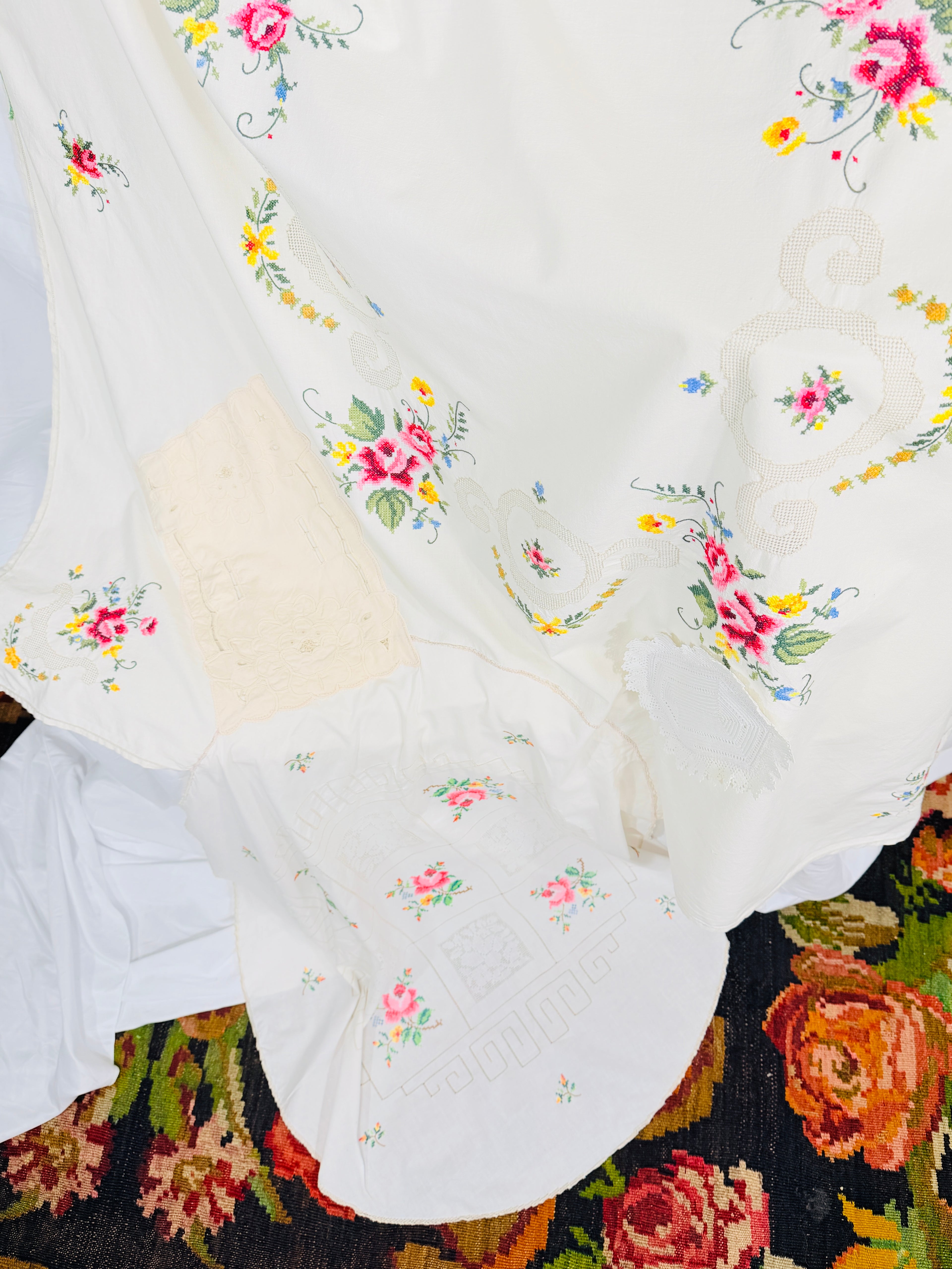 THE BIB TABLECLOTH