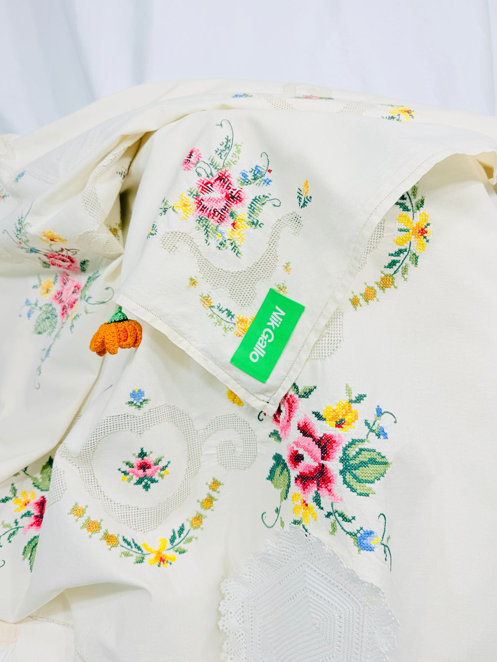 THE BIB TABLECLOTH