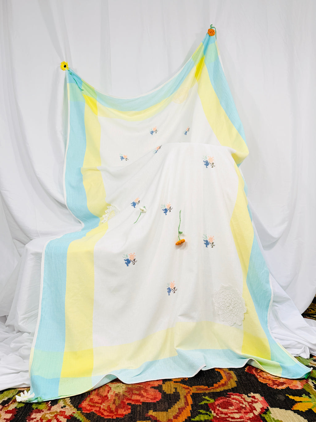 THE LINEN TABLECLOTH