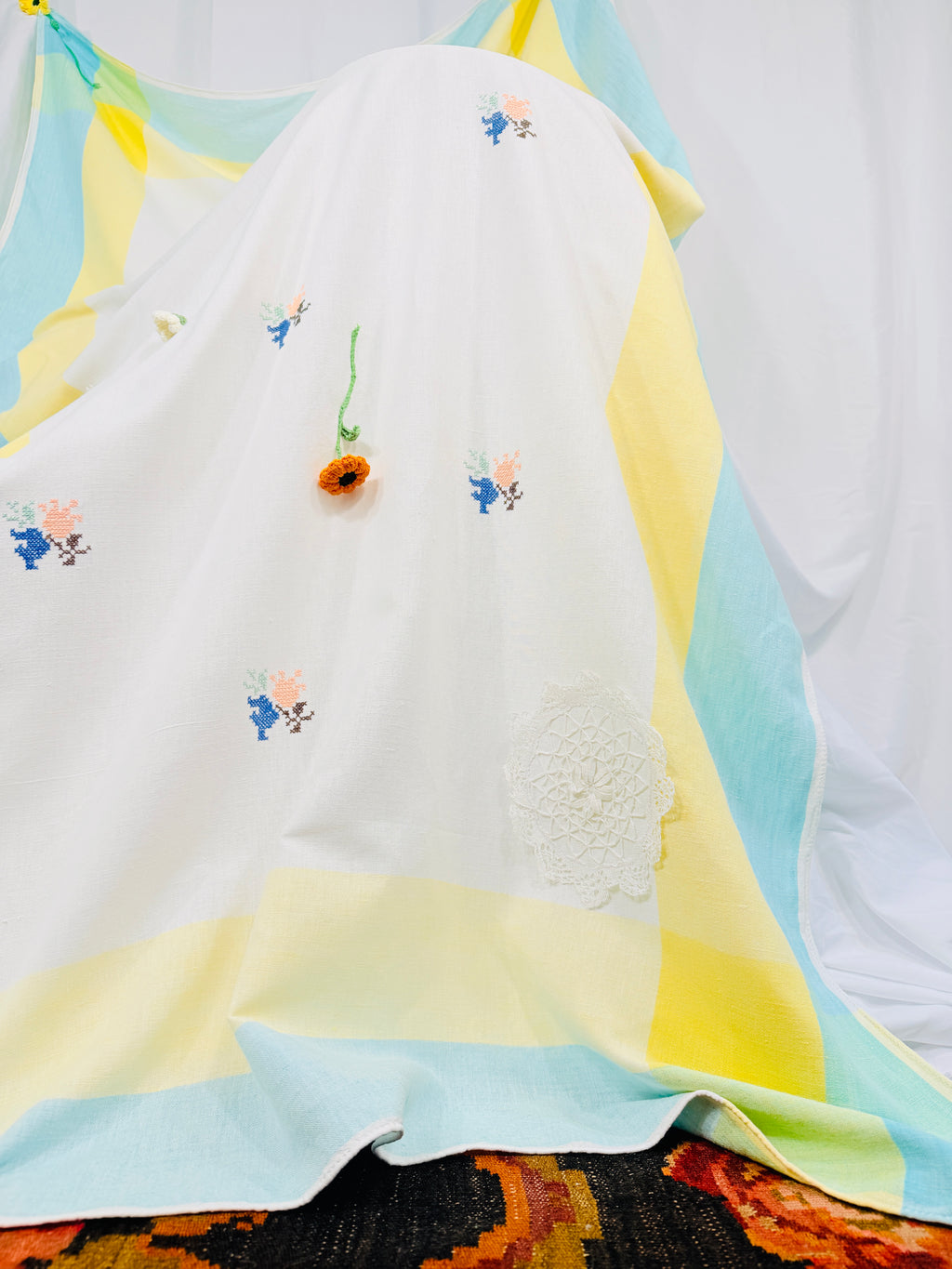 THE LINEN TABLECLOTH