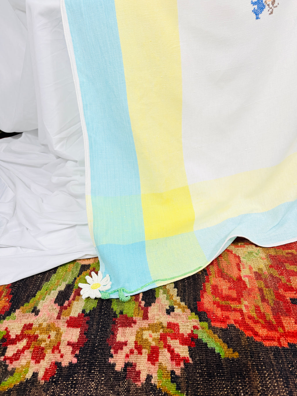 THE LINEN TABLECLOTH
