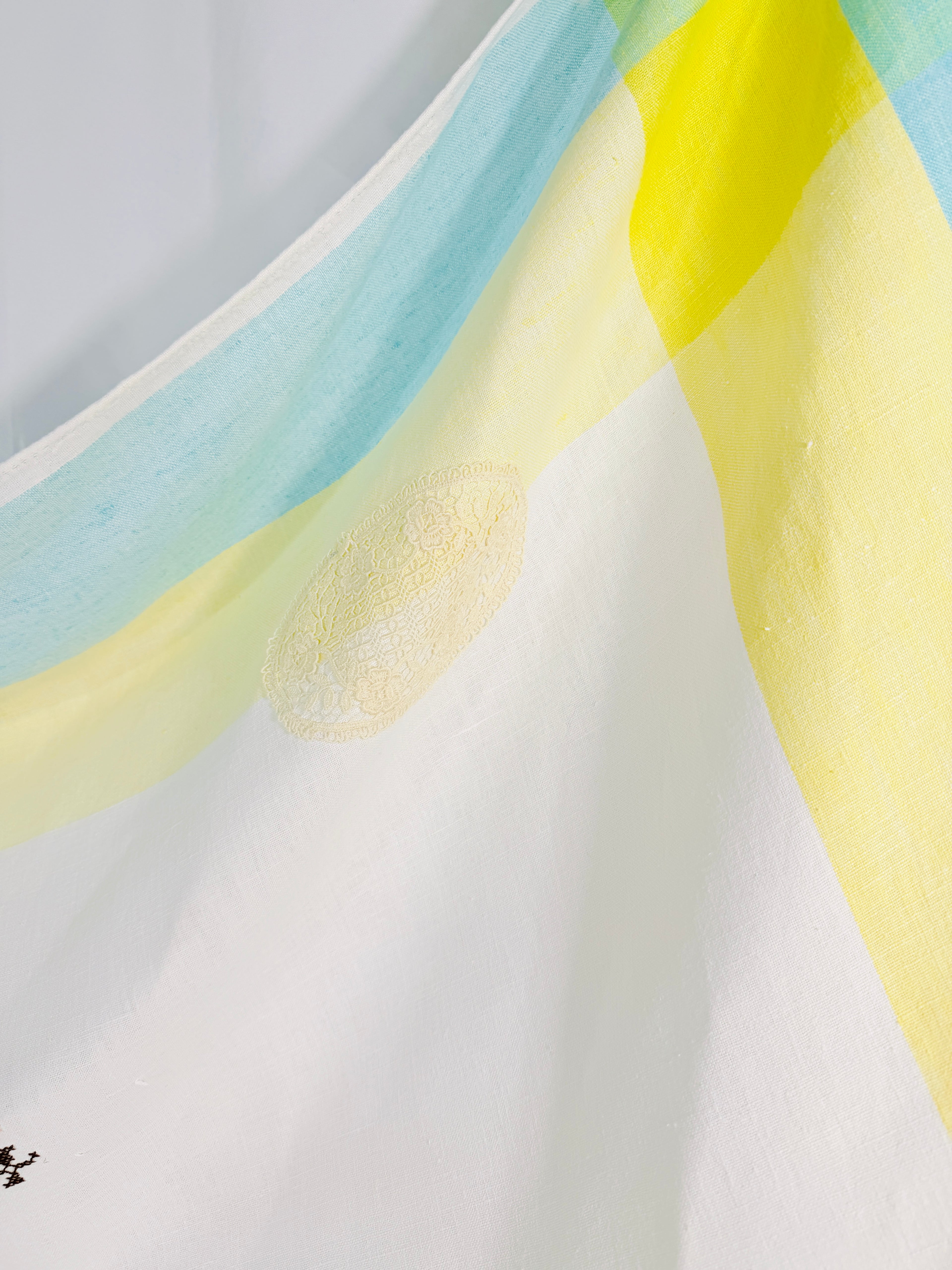 THE LINEN TABLECLOTH