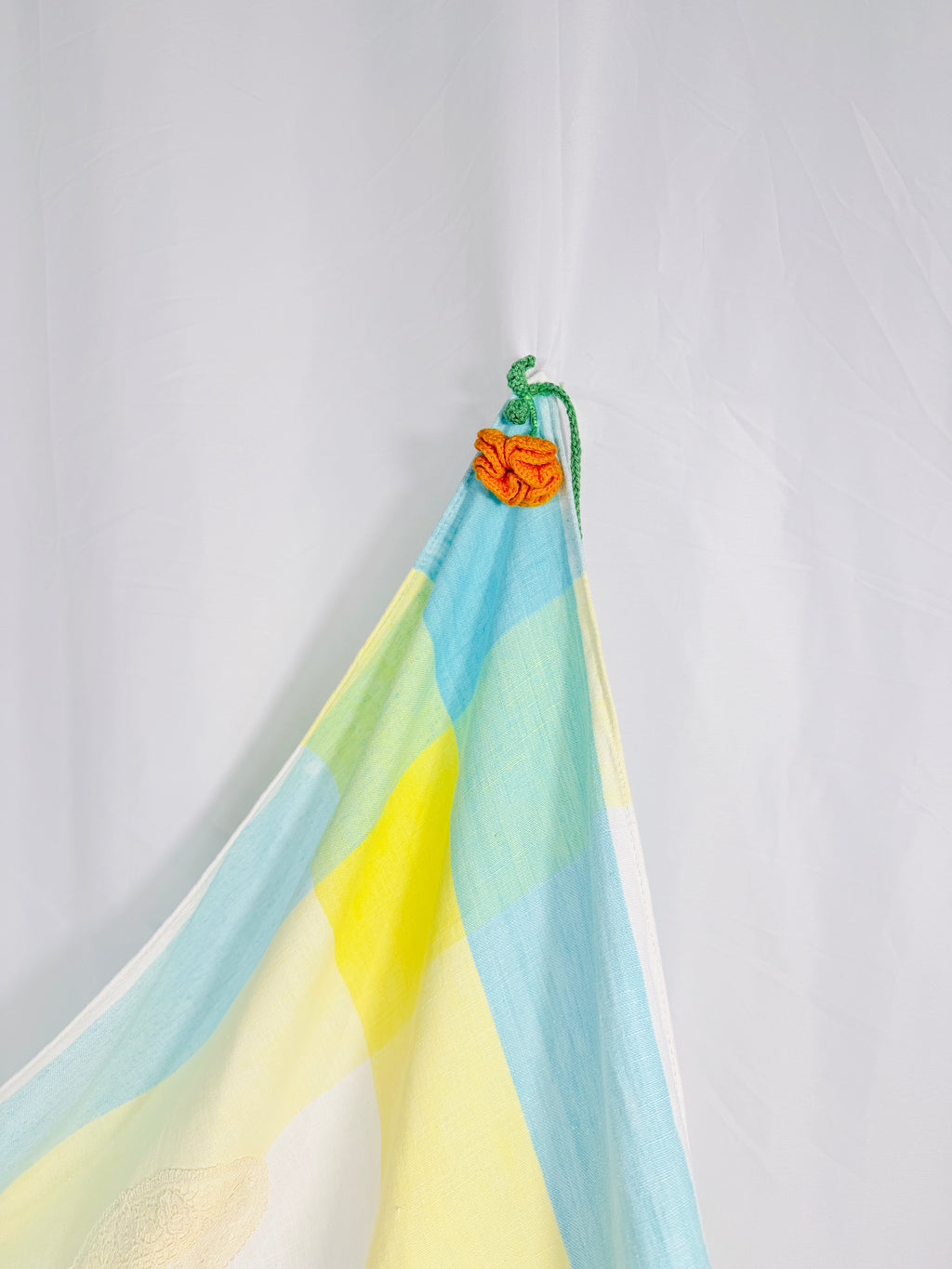 THE LINEN TABLECLOTH