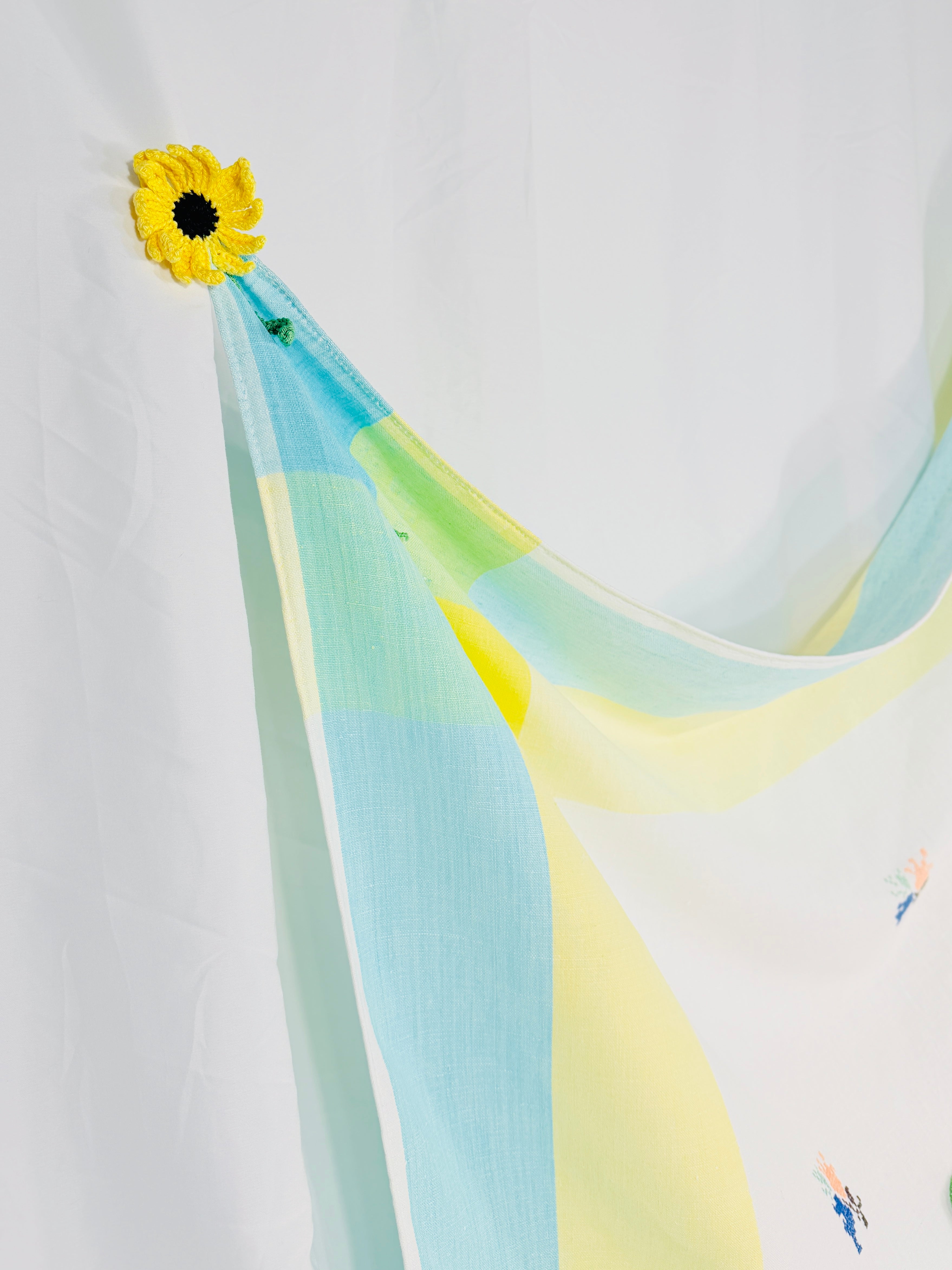 THE LINEN TABLECLOTH