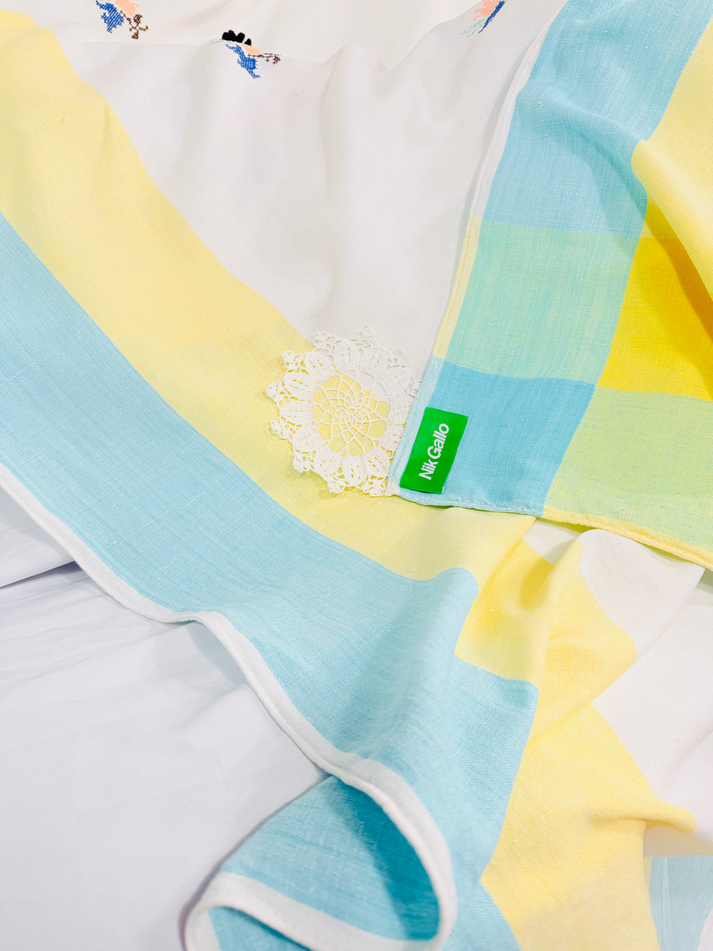THE LINEN TABLECLOTH